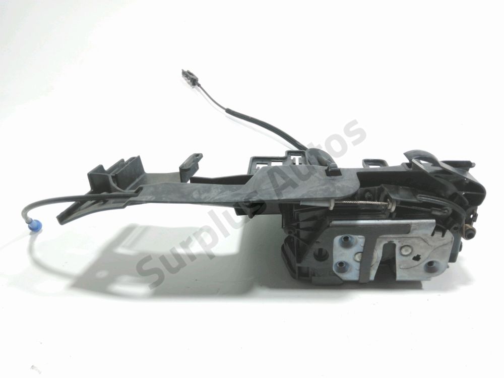 Serrure de porte avant droite