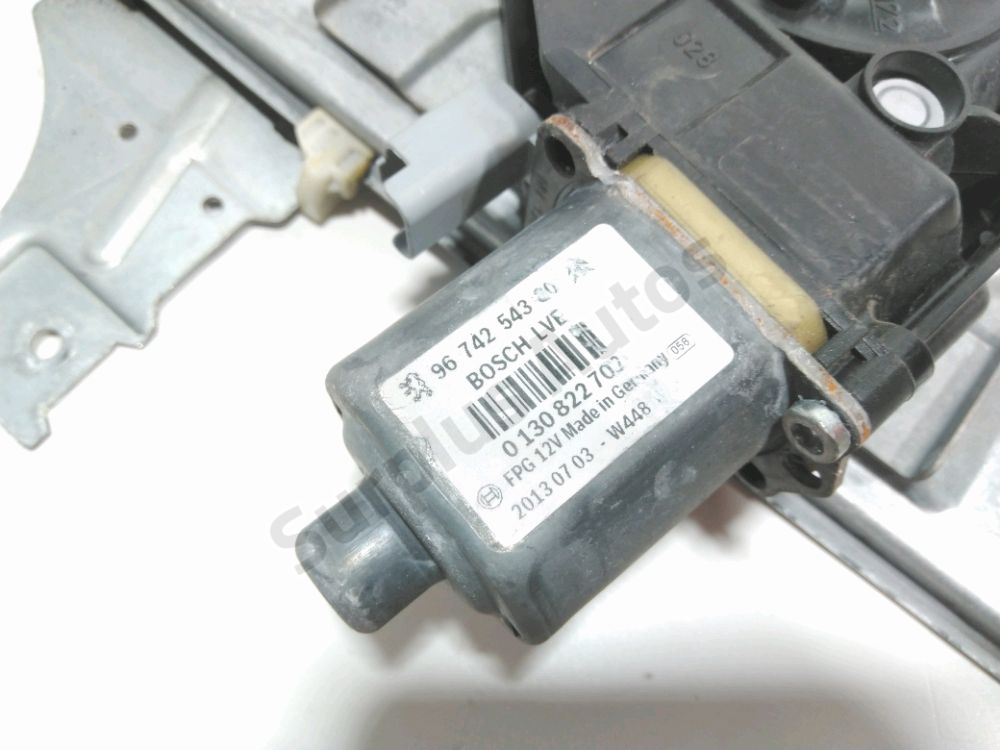 Lève-vitre électrique avant droit