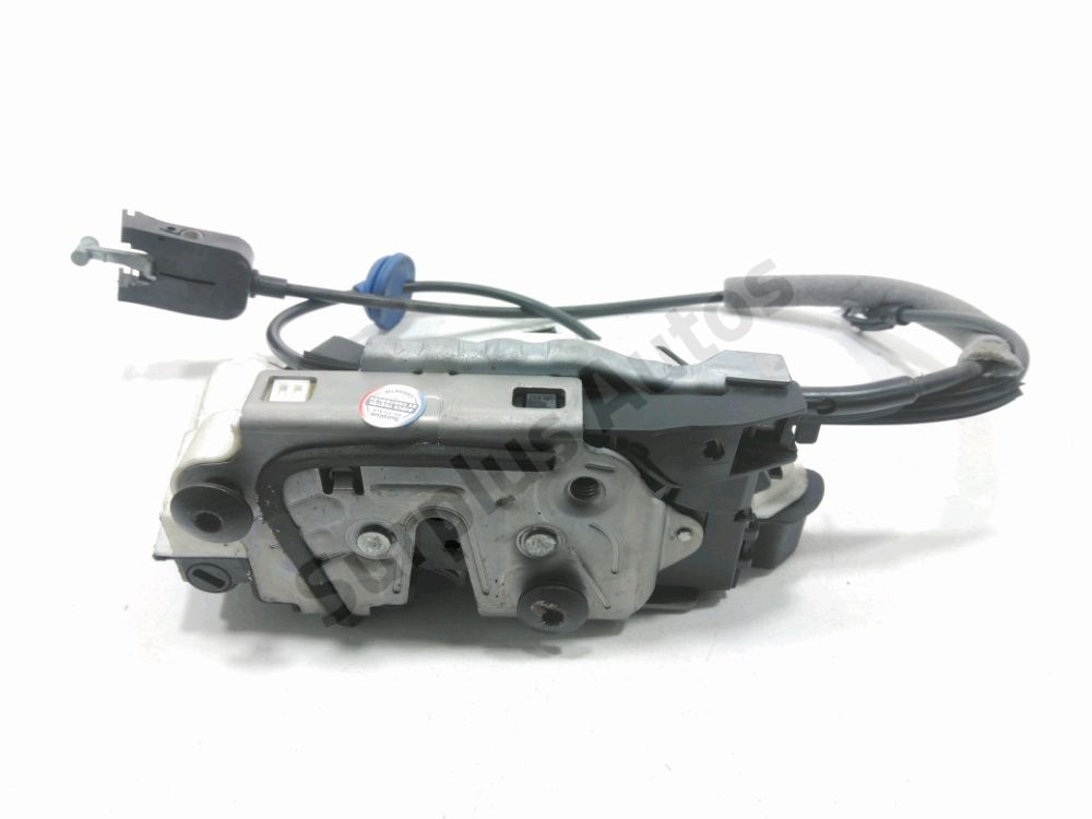 Serrure de porte avant droite