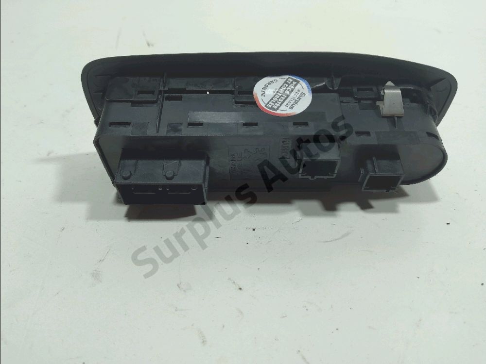 Commande lève-vitre avant gauche