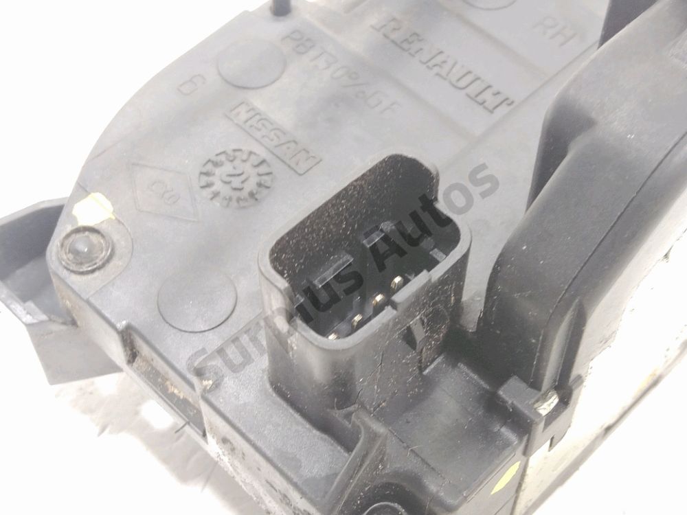 Serrure de porte avant droite