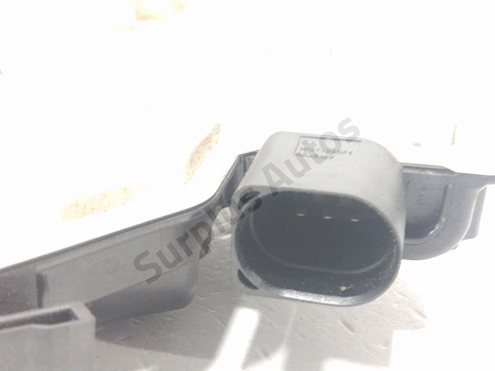 Serrure de porte avant droite