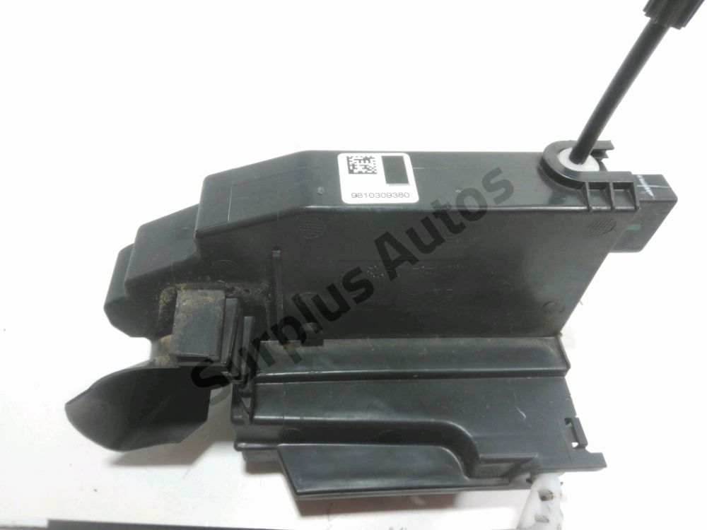 Serrure de porte avant droite