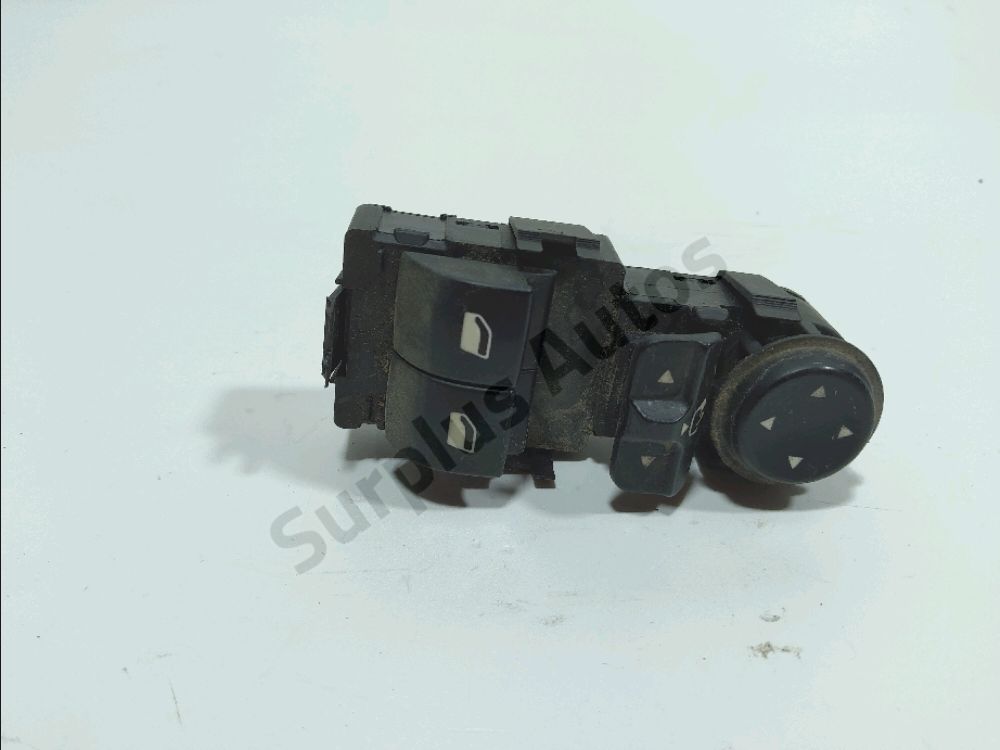 Commande lève-vitre avant gauche