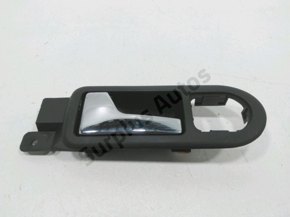 Poignee interieure porte avant gauche