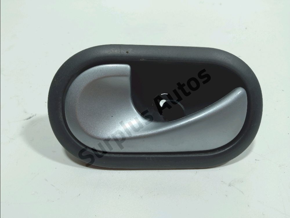 Poignee interieure porte avant gauche