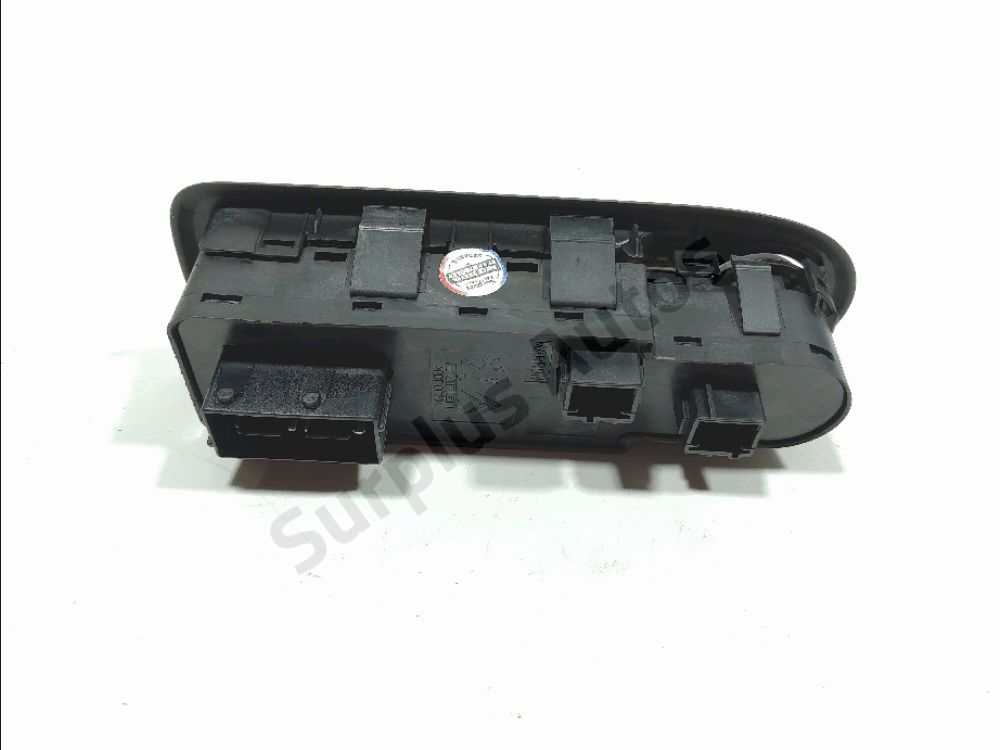 Commande lève-vitre avant gauche