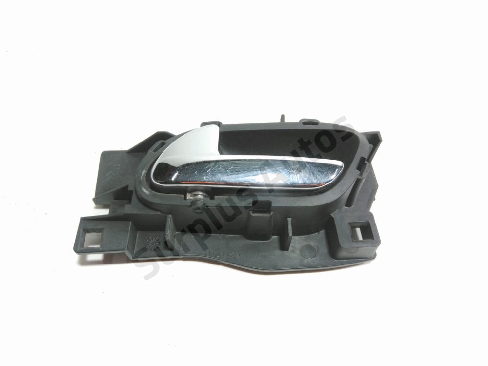 Poignee interieure porte avant gauche