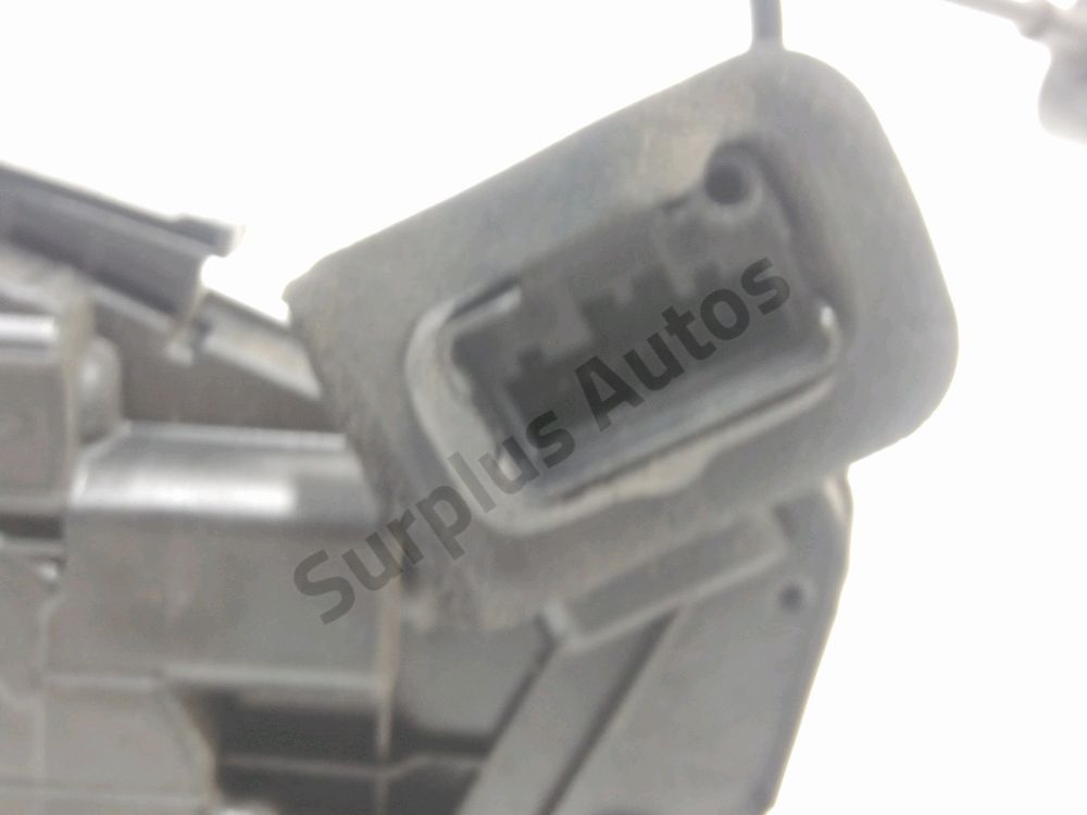 Serrure de porte avant droite