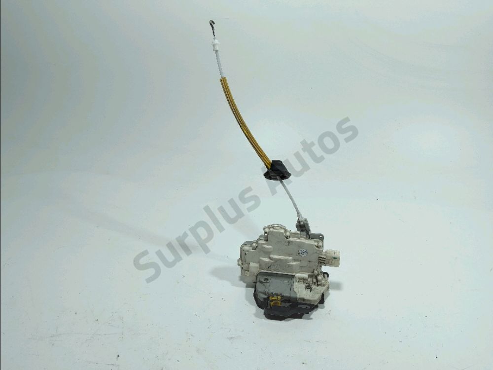 Serrure de porte avant droite