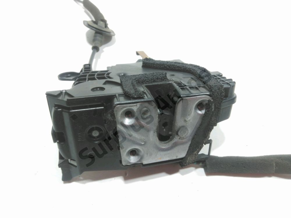 Serrure de porte avant droite