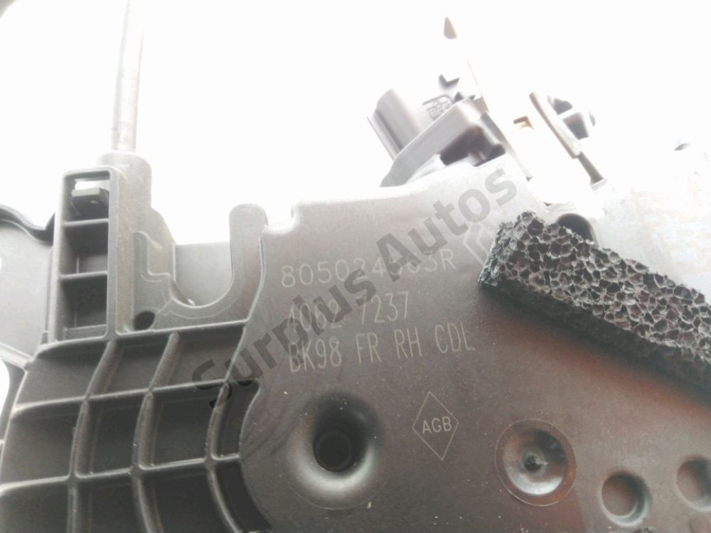 Serrure de porte avant droite