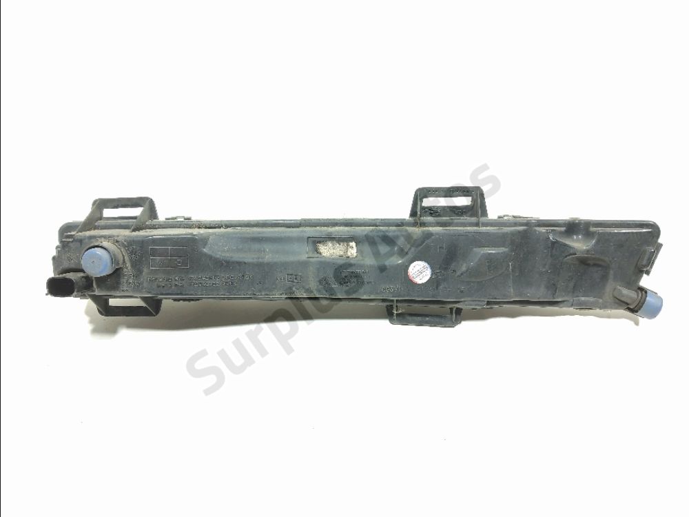 Feu diurne avant droit