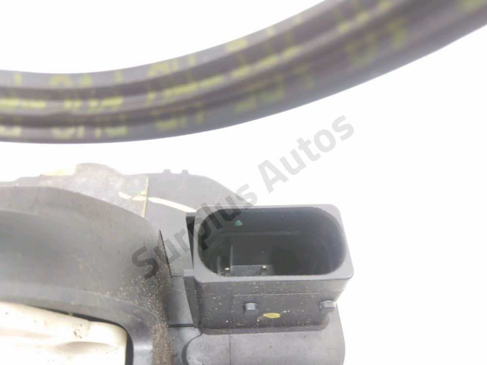 Serrure de porte avant droite