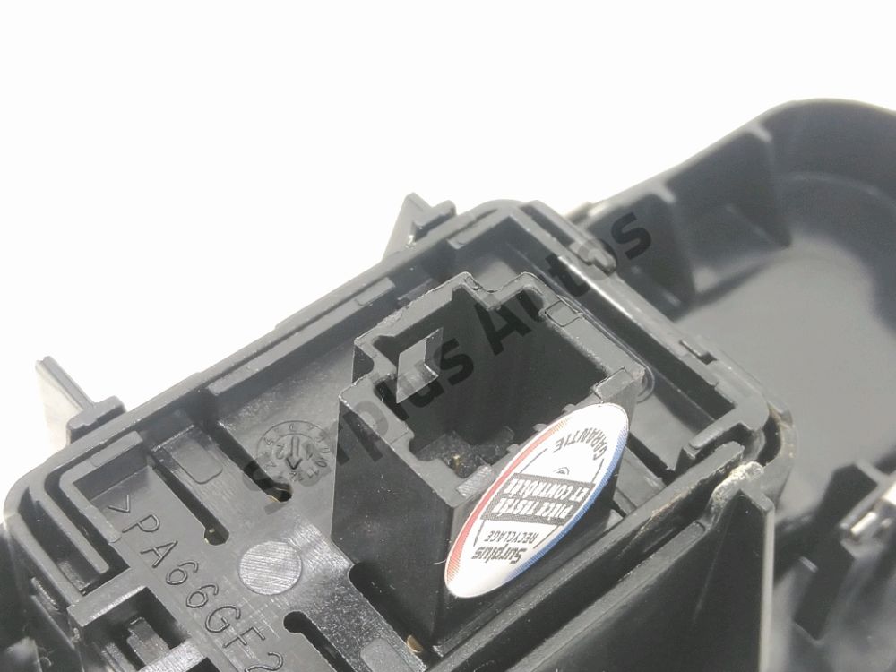 Commande lève-vitre avant droit