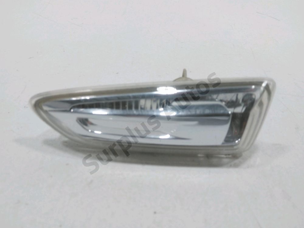 Repetiteur d'aile gauche