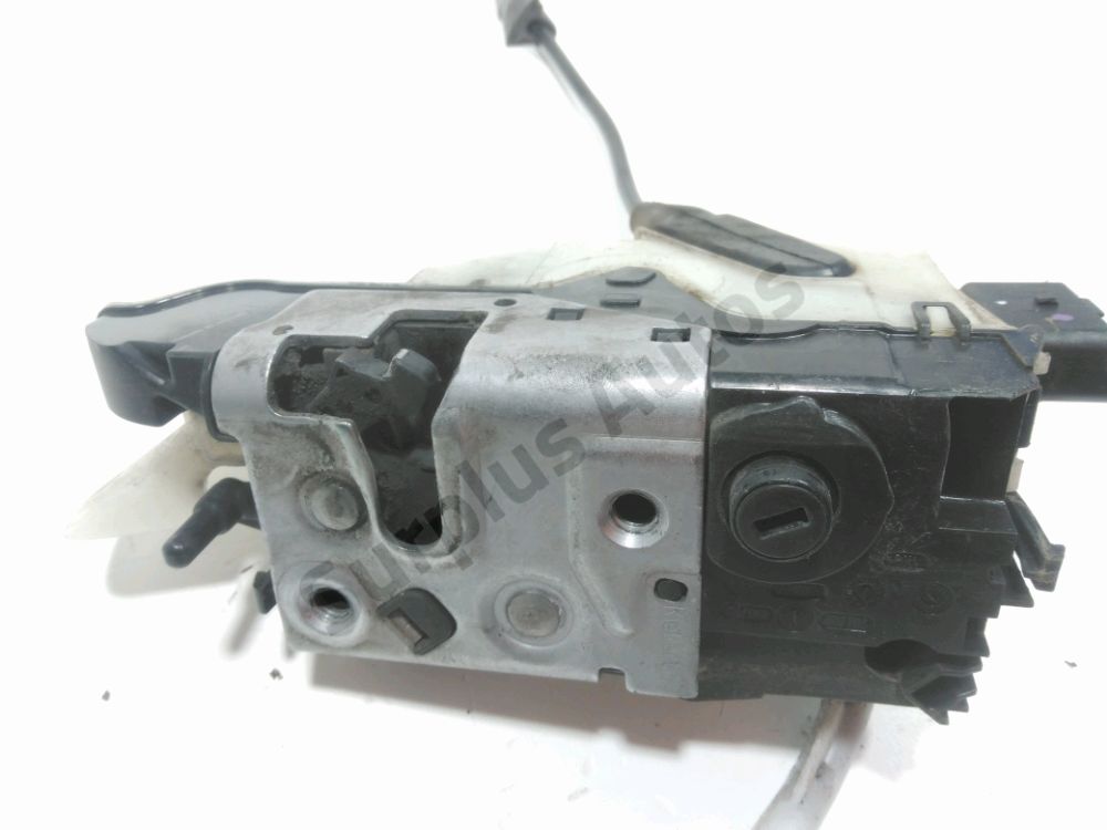 Serrure de porte avant gauche