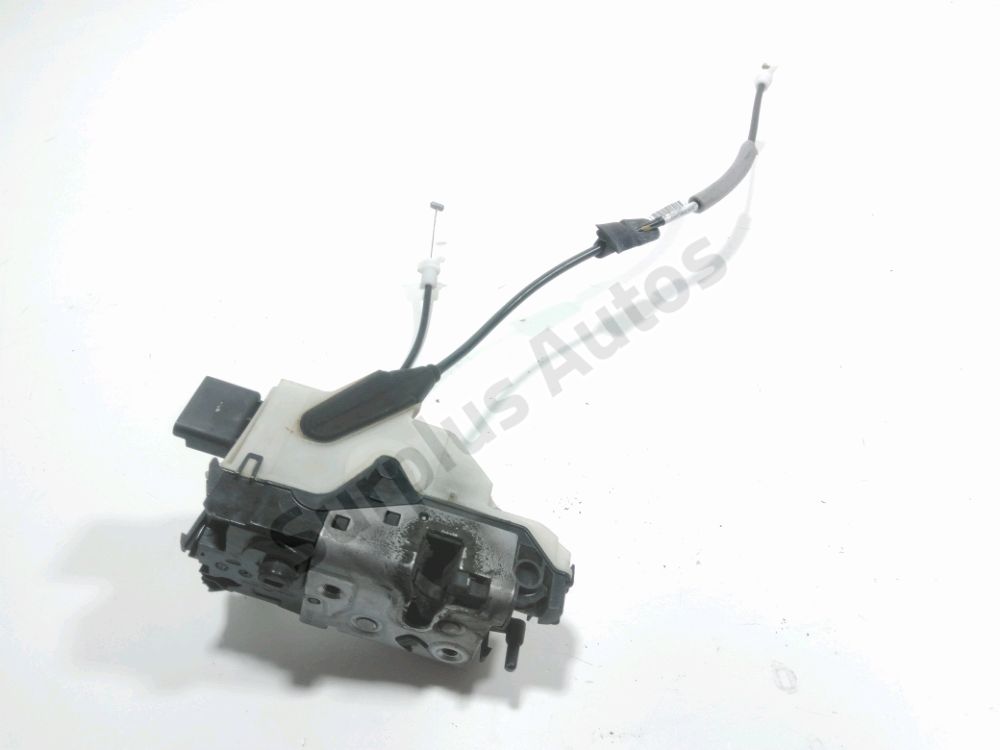 Serrure de porte avant droite