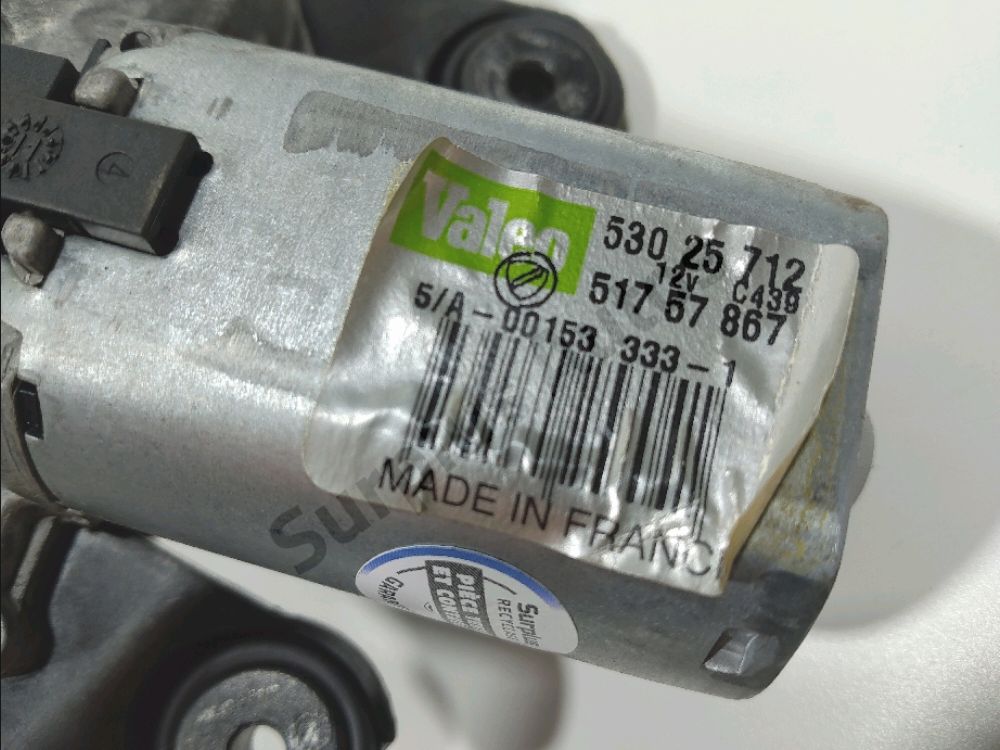 Moteur d'essuie glace arrière