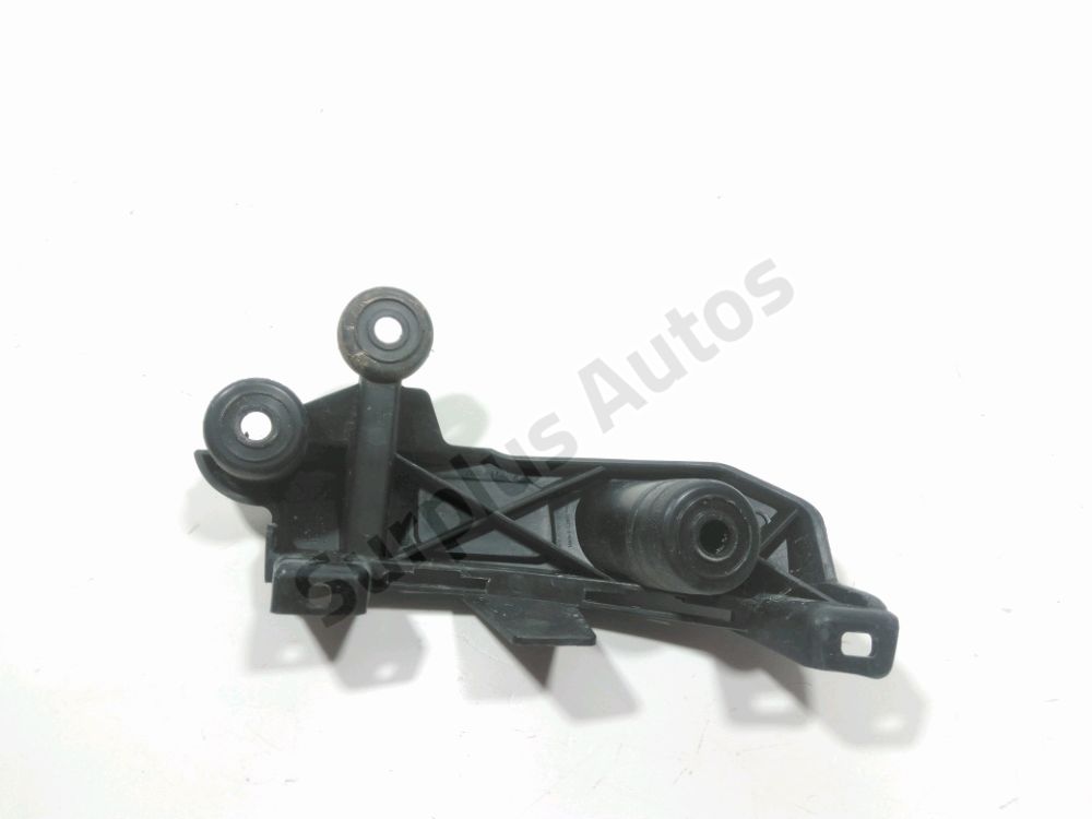 Support gauche de pare-choc arrière