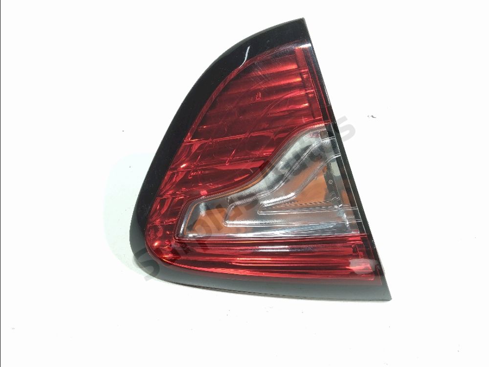 Feu arrière intérieur gauche