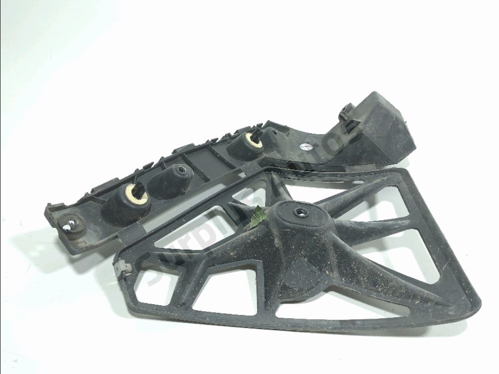 Support droit de pare-choc arrière