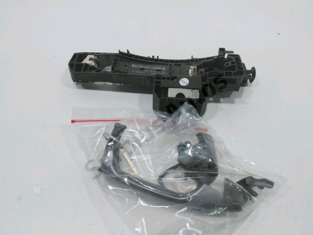 Poignée extérieure avant gauche