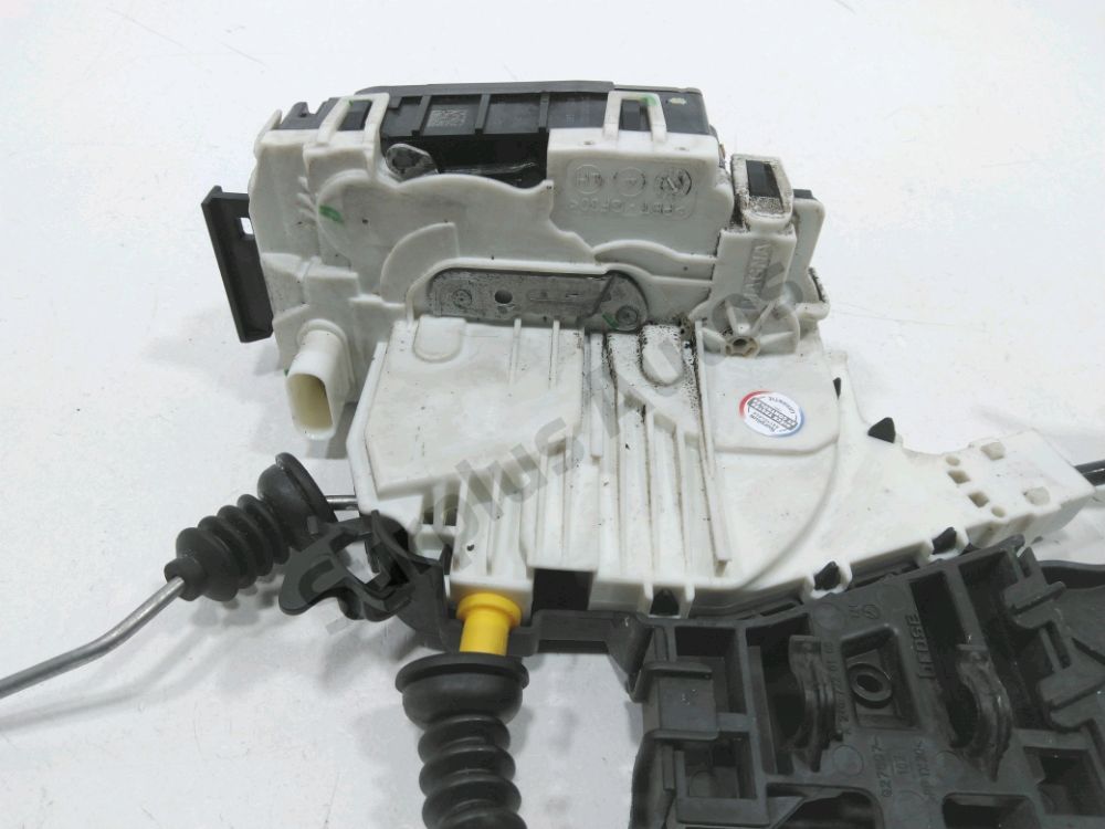 Serrure de porte avant gauche