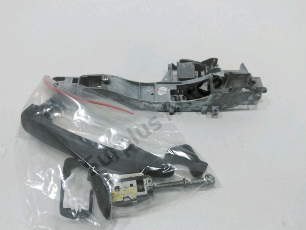 Poignée extérieure avant gauche