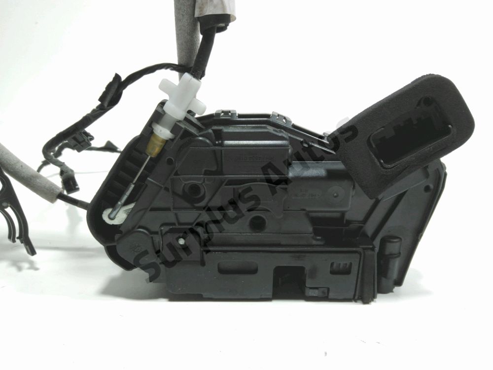 Serrure de porte avant droite