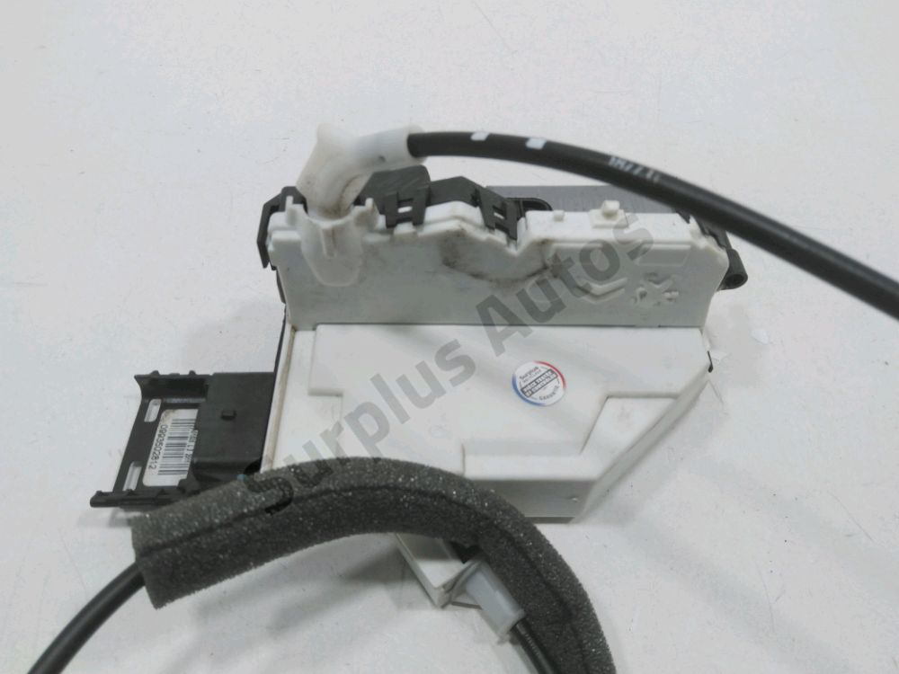 Serrure de porte avant droite