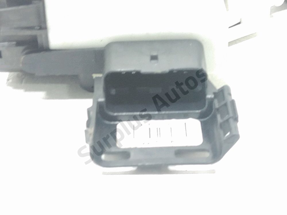 Serrure de porte avant droite