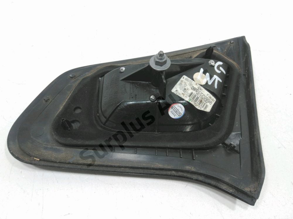 Feu arrière intérieur gauche