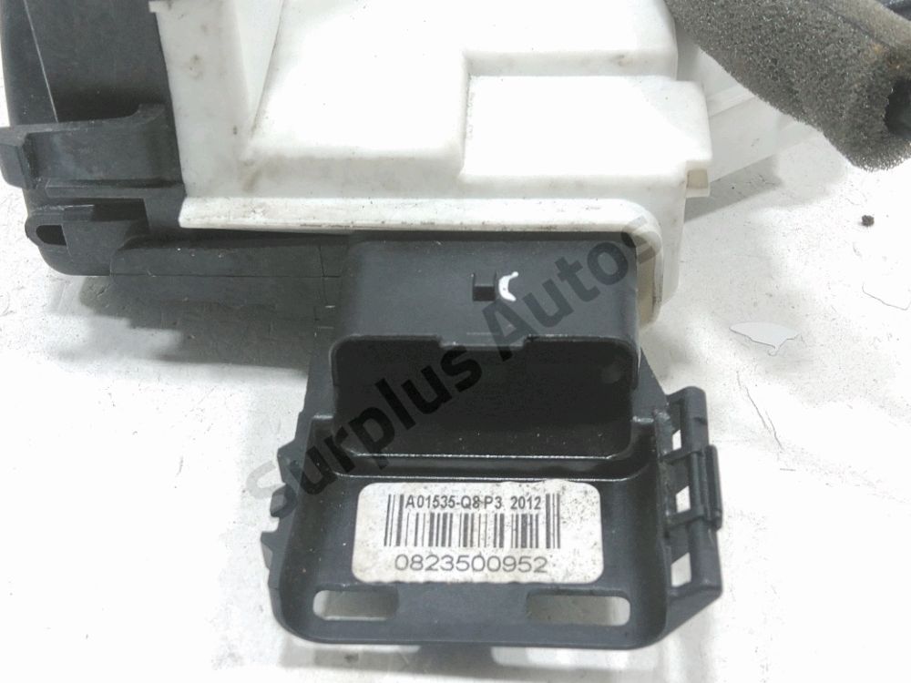 Serrure de porte avant droite