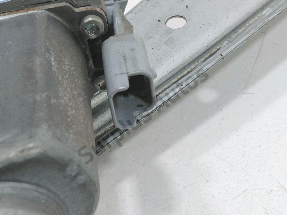 Lève-vitre électrique avant droit