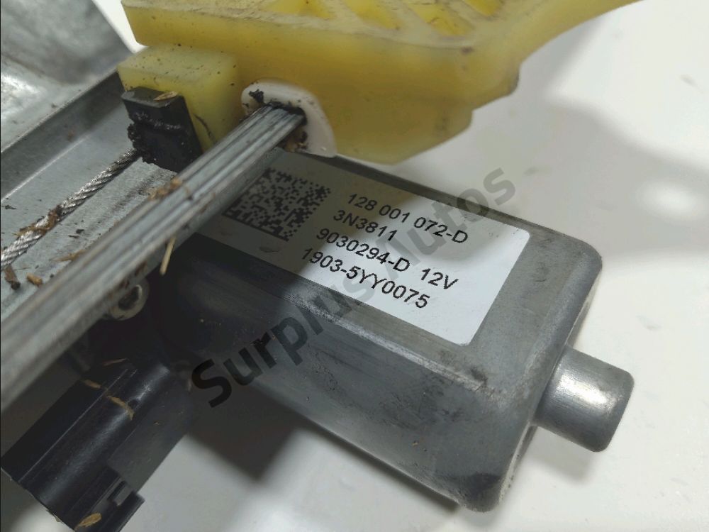 Lève-vitre électrique avant gauche