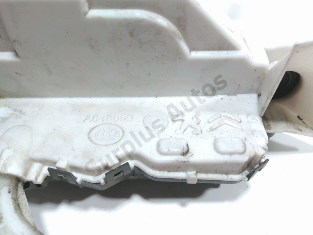 Serrure de porte avant gauche