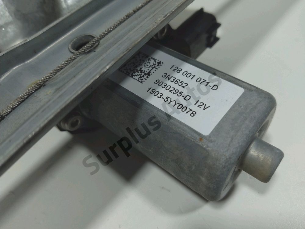 Lève-vitre électrique avant droit