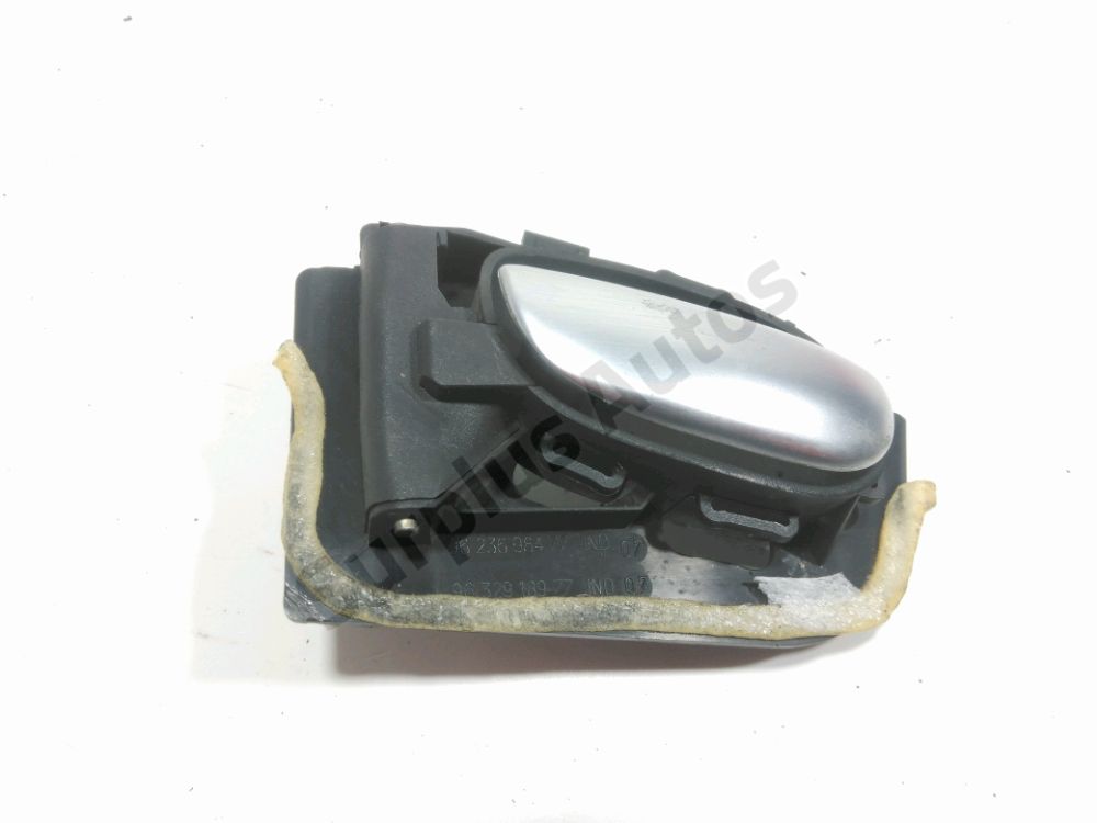 Poignée intérieure porte avant gauche