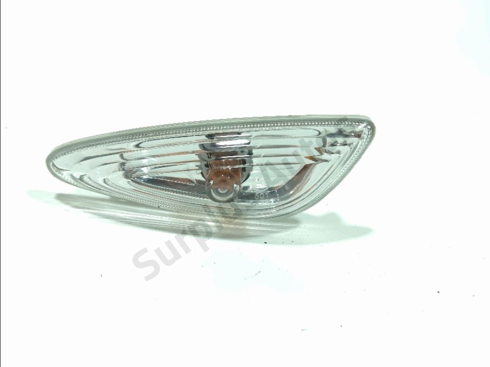 Repetiteur d'aile gauche