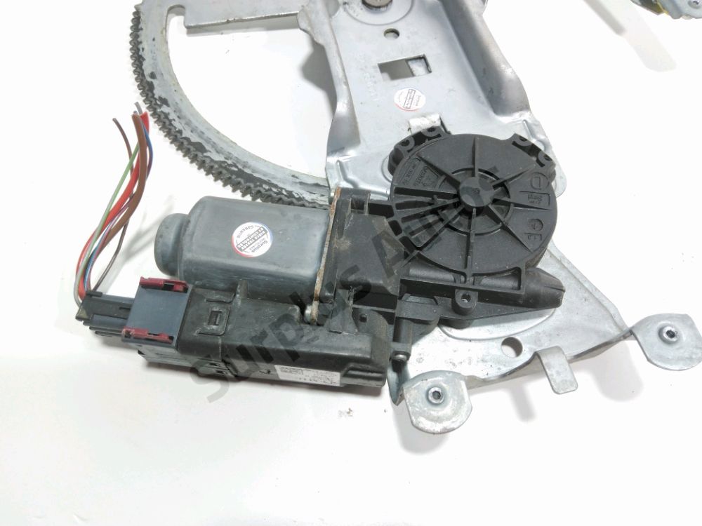 Lève-vitre électrique avant gauche