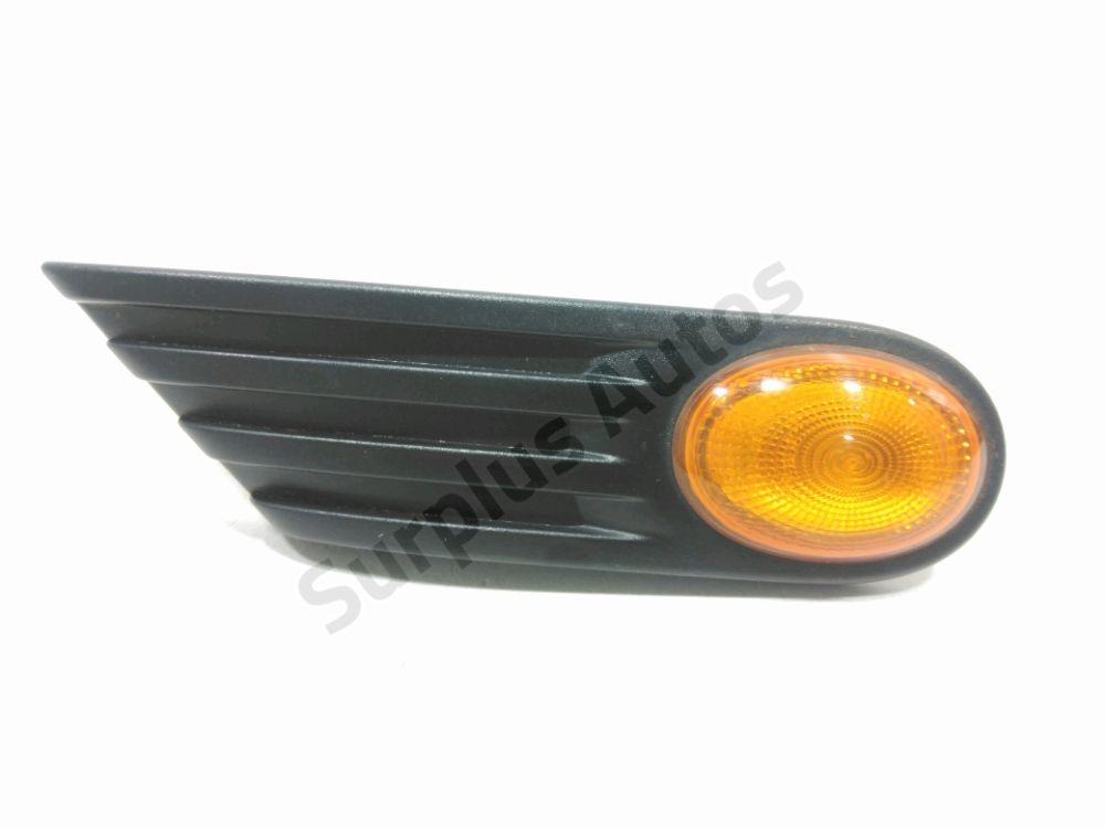 Repetiteur d'aile droit