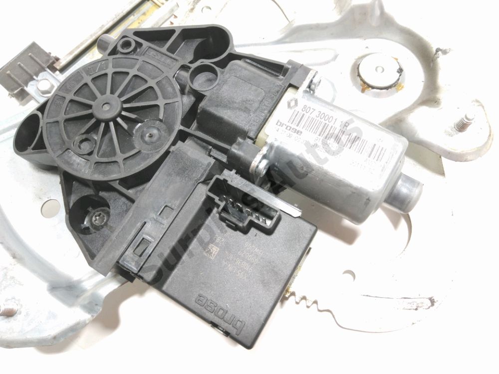 Lève-vitre électrique avant droit