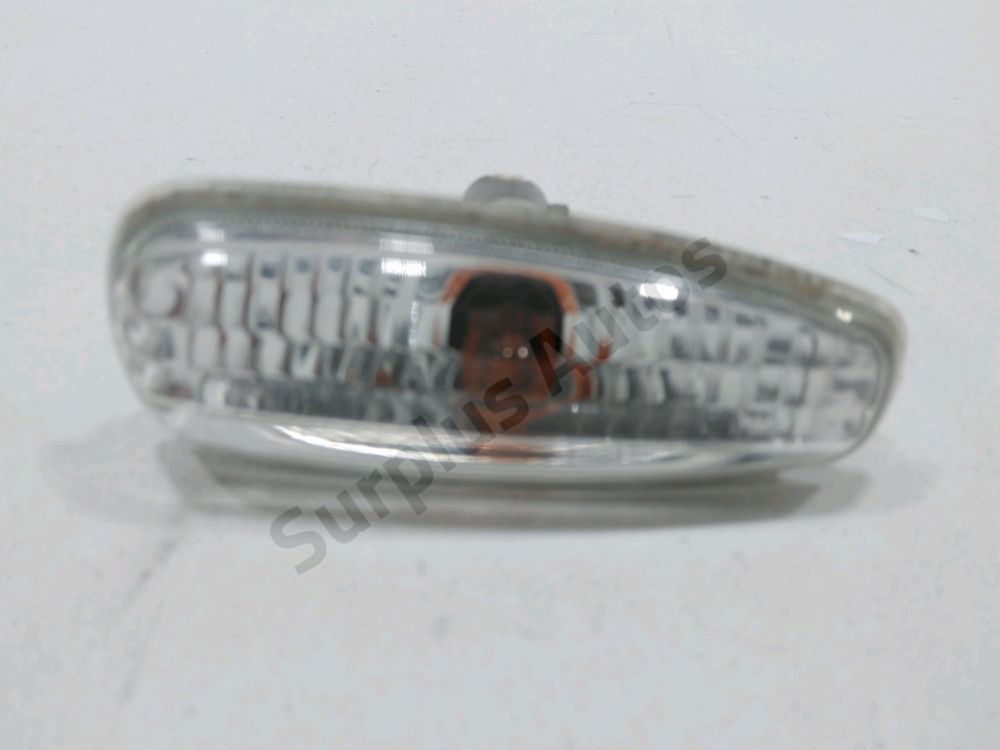 Repetiteur d'aile gauche