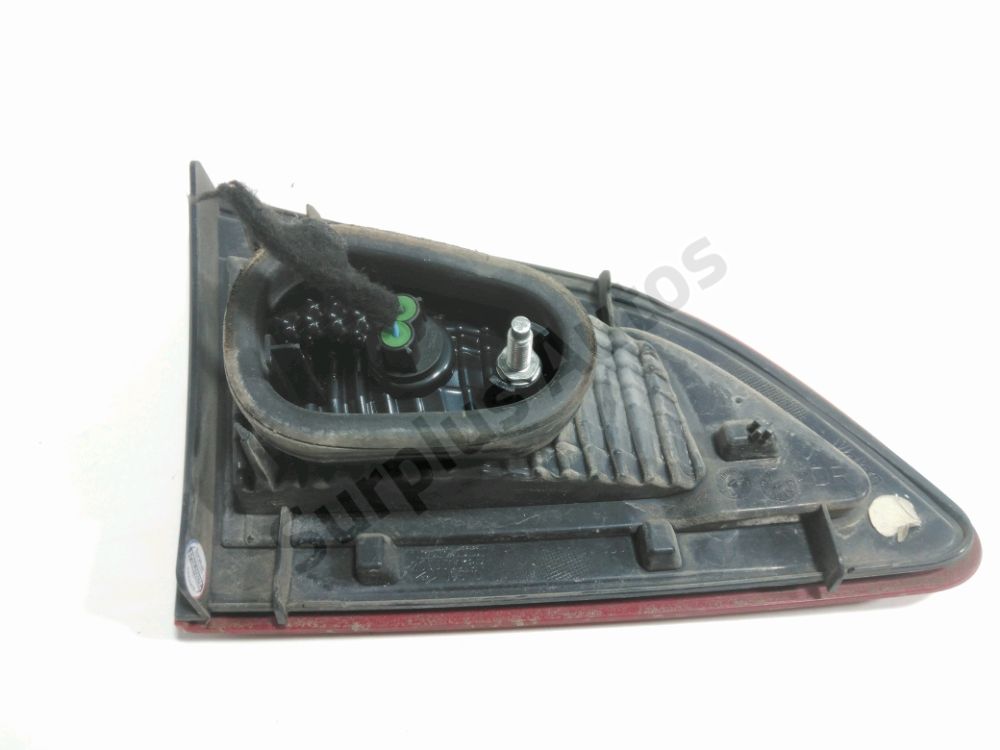 Feu arrière intérieur gauche