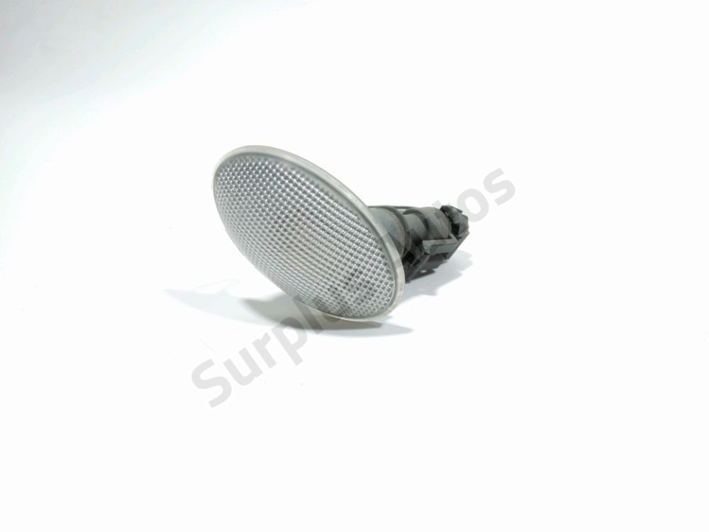 Repetiteur d'aile gauche