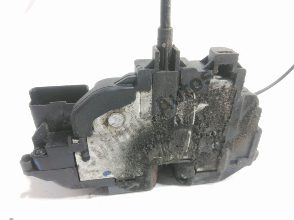 Serrure de porte avant droite