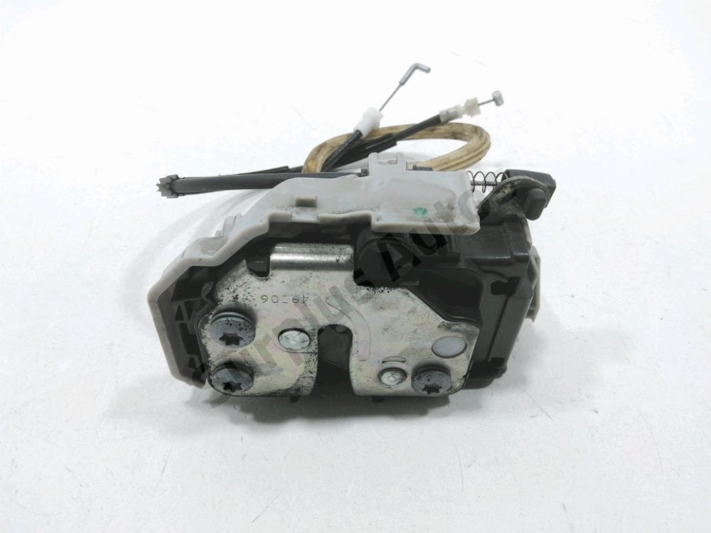 Serrure de porte avant droite