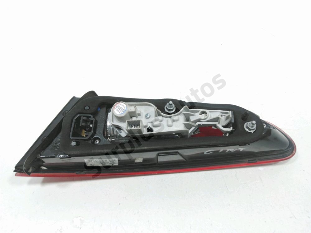 Feu arrière intérieur gauche