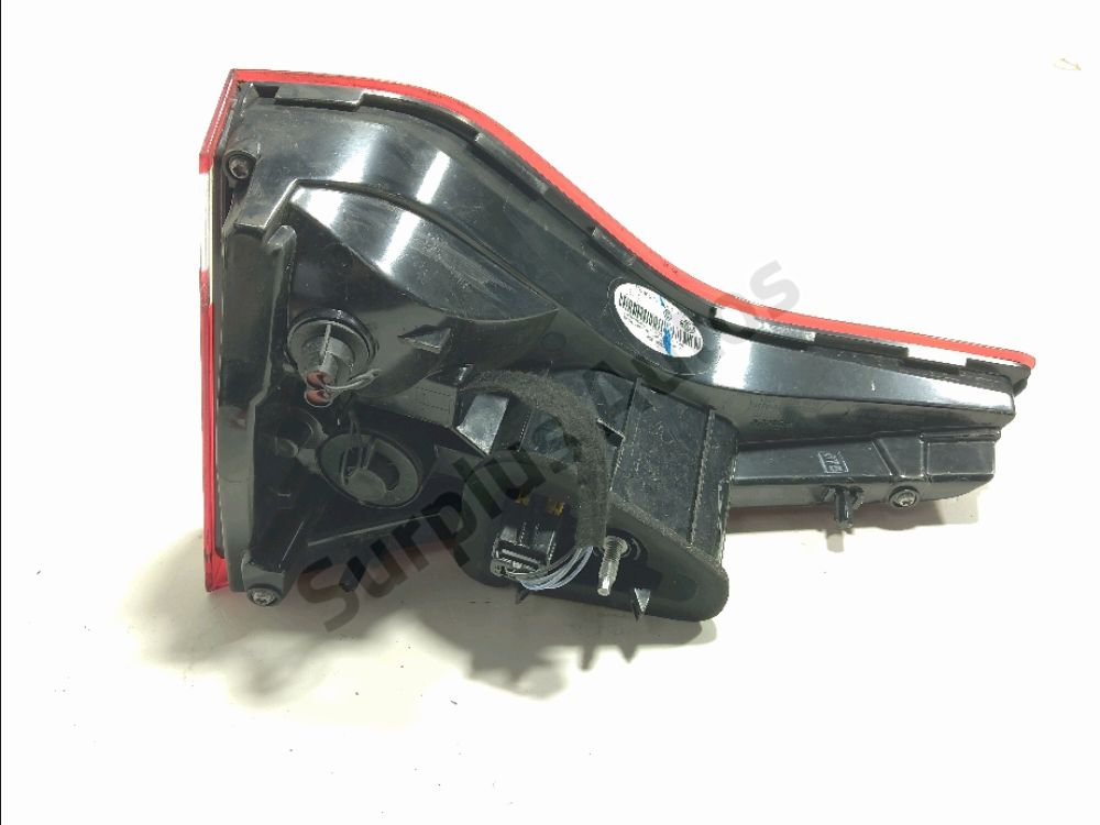 Feu arrière intérieur gauche